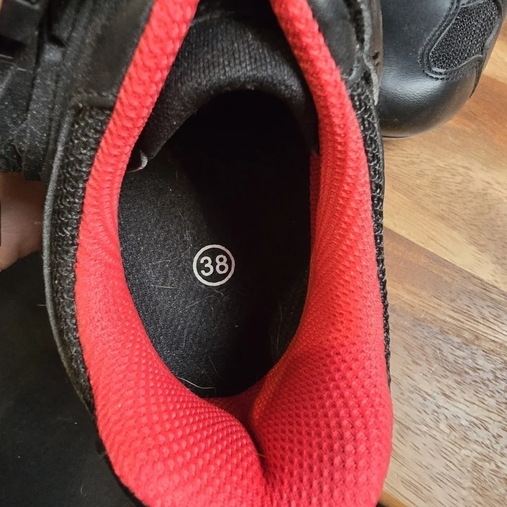 Peleton Spin Bike Size 38 Black With Red Clip Shoes.